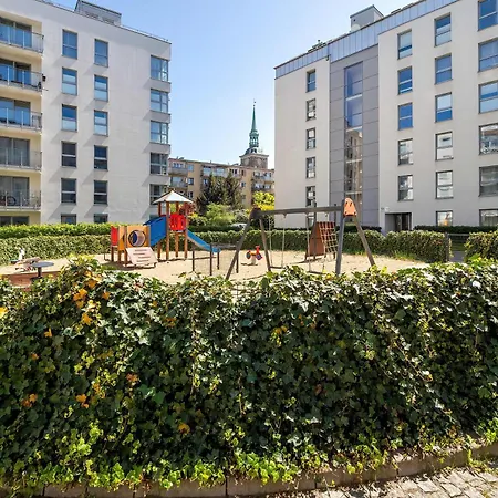 Stylish With Balcony & Parking Old Town By Renters Апартаменты *