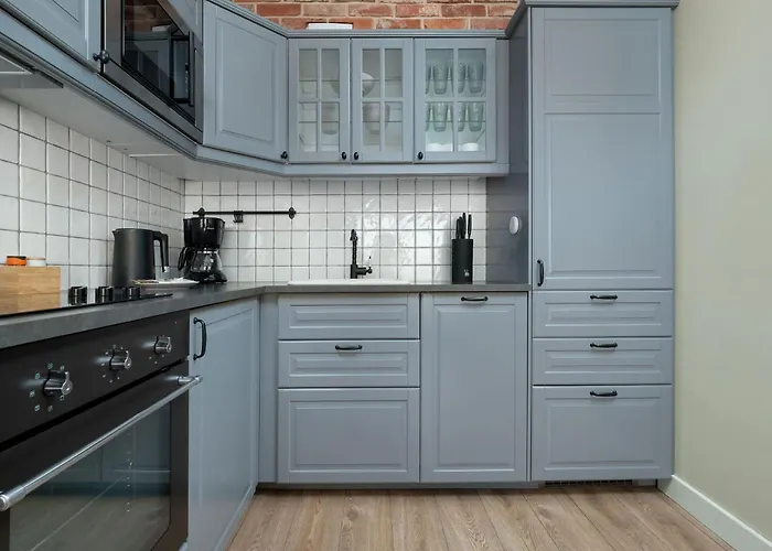 Stylish With Balcony & Parking Old Town By Renters Апартаменты