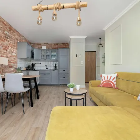 Stylish With Balcony & Parking Old Town By Renters Daire Gdansk