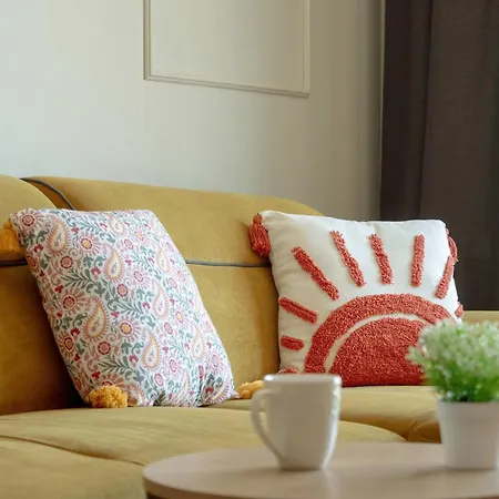 Stylish With Balcony & Parking Old Town By Renters Daire