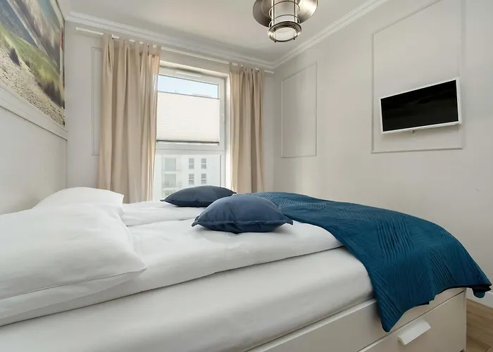 Stylish With Balcony & Parking Old Town By Renters Апартаменты *