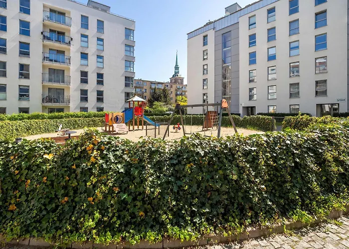 Stylish With Balcony & Parking Old Town By Renters Апартаменты *