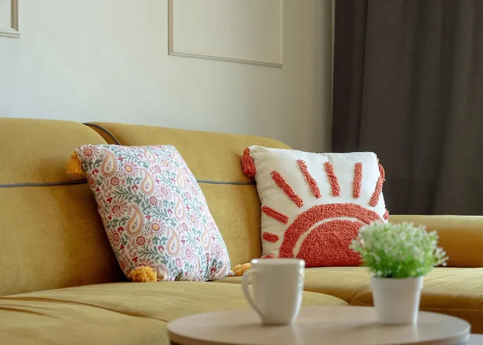 Stylish With Balcony&parking Old Town By Renters Apartament