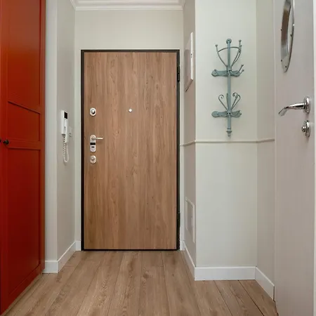 Stylish With Balcony & Parking Old Town By Renters *