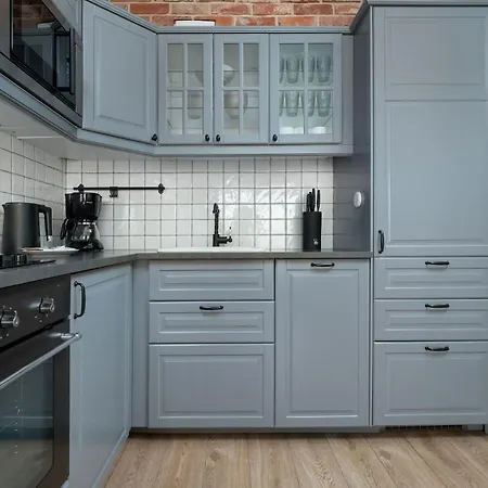 Stylish With Balcony & Parking Old Town By Renters Daire